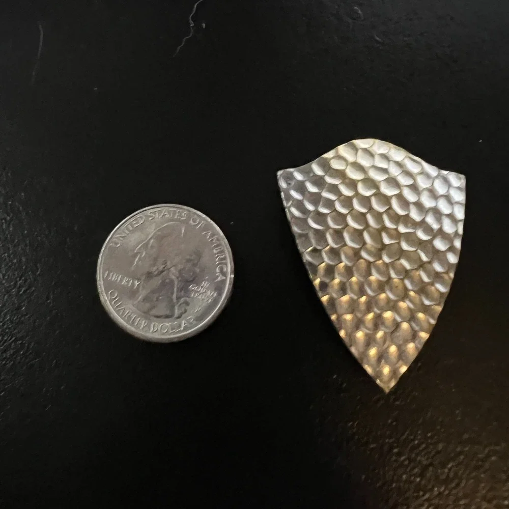 Vintage Hammered Shield‎ Dress Clip Brooch Silver Tone Textured Pin